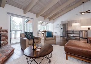 Book Now for Fall! Relaxing Condo on Shuttle Route! Shared Hot Tub! Views!