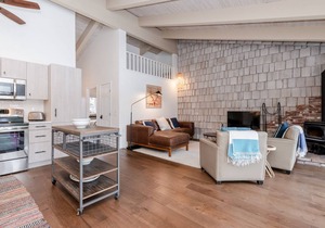 Book Now for Fall! Relaxing Condo on Shuttle Route! Shared Hot Tub! Views!