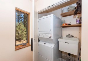 Boulder Bay Retreat-Beautiful Luxury Home*Large Kitchen*Yard*BBQ*Pet Friendly!!