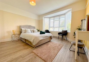 Bournemouth 3 Bedroom - Parking