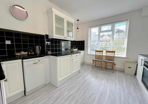 Bournemouth 3 Bedroom - Parking