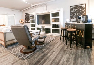 Boutique hotel in historic downtown Seneca. Room #2 Owners Suite. Q/K combo.