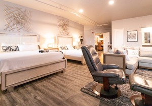 Boutique hotel in historic downtown Seneca. Room #2 Owners Suite. Q/K combo.