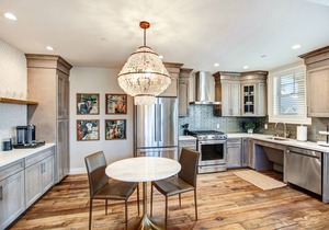 Brand New 1 Bedroom Luxury Bungalow steps from Sonoma Plaza