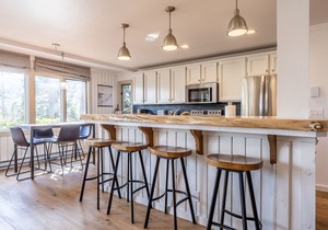Brand New Listing! 5 minute walk to Canyon Lodge! Newly Updated Two-Bed, Two-Bath, Mountainback #14