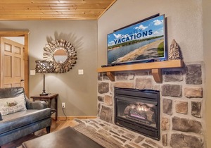 Branson Cabin with two Master Suites!