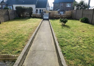 Breton house with enclosed garden in the center of PERROS-GUIREC