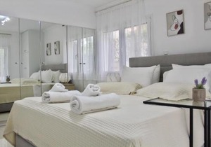 Bright and Peaceful Apartment near Varkiza beach