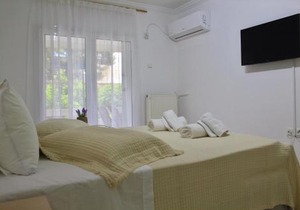 Bright and Peaceful Apartment near Varkiza beach