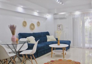 Bright and Peaceful Apartment near Varkiza beach
