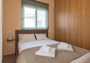 Bright And Spacious Apartment In Varkiza