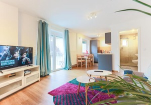 BRIGHT - Perfect For 4 - Kitchen - Parking - Netflix