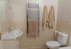 Bright, spacious 2 bedroom flat by Russell Square