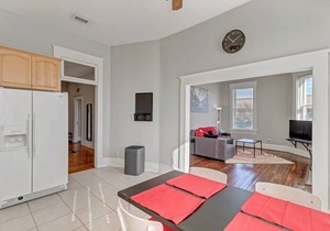 Bright & spacious apt - very pet friendly!