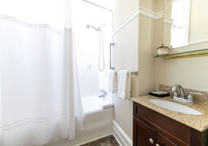 Buccaneer Room - Captain's Quarters Inn, Downtown Historic Edenton