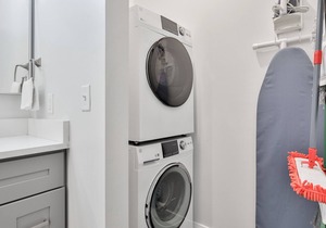 Bud Brewery + Eats | Pool & Gym | Zencity