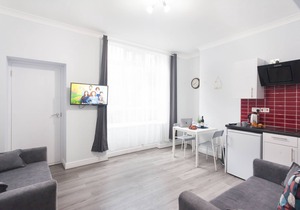 budget entire flat - eurostar - kings cross 1