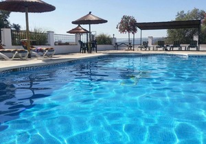 Buenavista 1 Apartment Overlooking Lake Iznajar and Swimming Pool