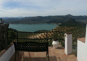 Buenavista 1 Apartment Overlooking Lake Iznajar and Swimming Pool