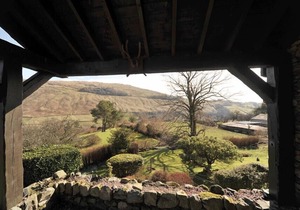 BUTT HILL COTTAGE, pet friendly, with open fire in Troutbeck