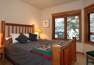 Cabin-Style Home with Shared Hot Tub & Pool