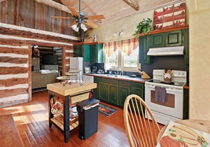 Cabins on Knopp School-Czech Cabin - Private Hot Tub - Romantic Getaway