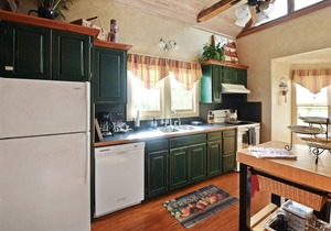 Cabins on Knopp School-Czech Cabin - Private Hot Tub - Romantic Getaway