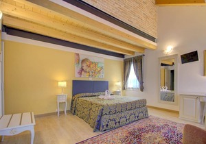 CADIFIORE-B & B12 - room w / bath in Country house riverside, parking in private parc