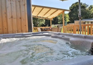 Campsite maeva Respire Domaine de Kervallon * - Mobile Home Taos 4 Rooms 6 People + Jacuzzi + TV