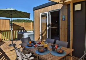 Campsite maeva Respire Domaine de Kervallon * - Mobile Home Taos 4 Rooms 6 People + Jacuzzi + TV