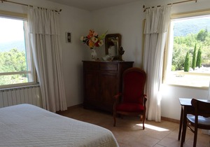 Cante Grillet / Lacoste (84) In PROVENCE at the foot of LUBERON - quiet location near
