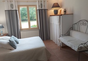 Cante Grillet in Provence at the foot of the Luberon LACOSTE (84480) Chambre FLORY