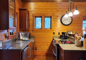 Cardinal’s Cove | 2-Story Cabin w/Fireplace + Jetted Tub + Biltmore Pass