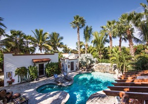 Casa Cascada View casita !! a private palm and pool oasis minutes to the beach !