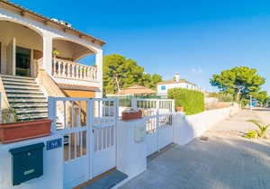 Casa De Vacances - Three Bedroom Villa, Sleeps 5
