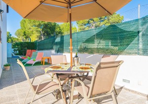 Casa De Vacances - Three Bedroom Villa, Sleeps 5