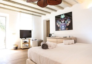 Casa Di Mare, elegant, luxury, villa with unforgettable sunset view by Elite Estates.