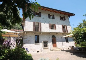 Casa Frey apt. 1 three-room apartment on Lake Orta with garden and swimming pool