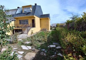 Casa Rural Alameda con chimenea y jardín