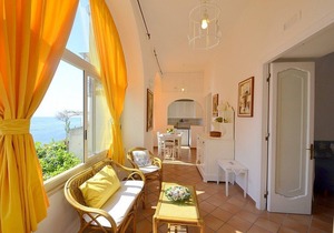 Casa Samuela: A charming ancient house overlooking the sea and the main beach of Positano, with Free WI-FI.