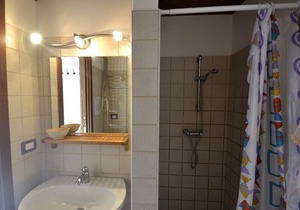 Casa Viola C, fully refundable with voucher*: A welcoming apartment surrounded by the greenery, with Free WI-FI.