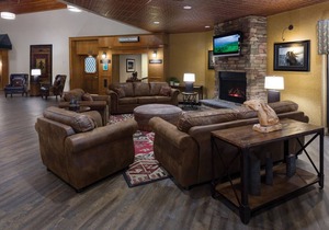 Casper Getaway! 2 Convenient Units, Free Breakfast, Indoor Pool, Bar