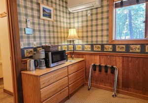 Cedar Plus - large room at The Inn At Mazama