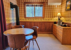 Cedar Plus - large room at The Inn At Mazama