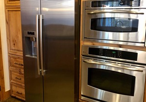 Cedars 21 Ski In Ski Out 3 bedroom, 2 1/2 bath, Hot Tub, Electric car charger