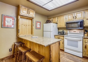 Cedars 53 - Wonderful Ski in Ski out Townhome on Peak 9 with private Hot Tub!