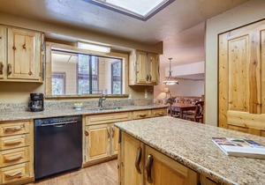 Cedars 53 - Wonderful Ski in Ski out Townhome on Peak 9 with private Hot Tub!