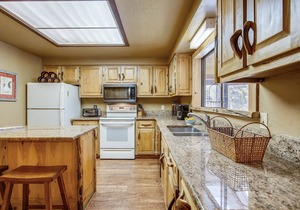 Cedars 53 - Wonderful Ski in Ski out Townhome on Peak 9 with private Hot Tub!