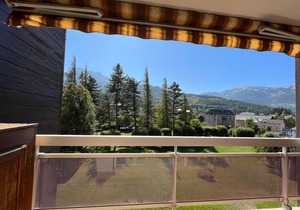 Central 1-BR Apartment with Balcony & View, Barcelonnette