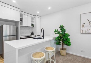 Central 2-Bed with Gym, BBQ & Stunning Views
